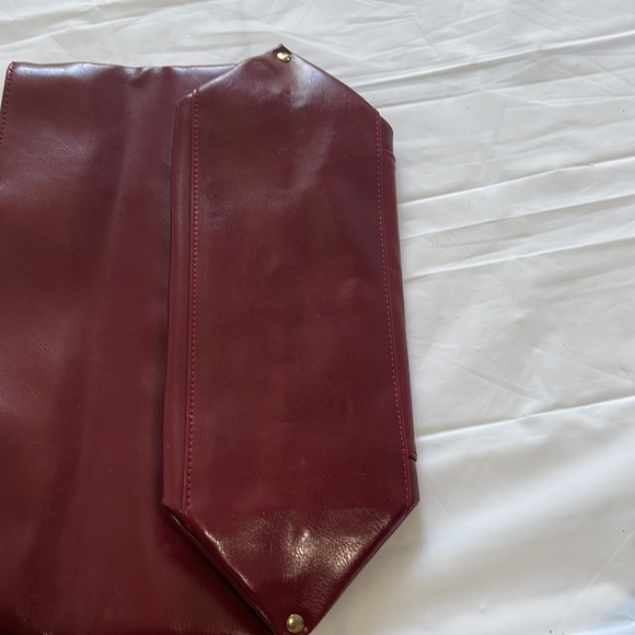 Estée Lauder womens cranberry pocketbook - Picture 6 of 10